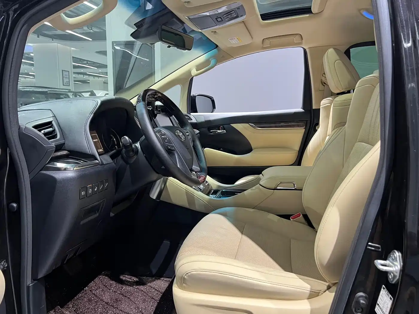 Toyota Vellfire 2019 Hybrid 2.5L HV Premium Edition фото 4
