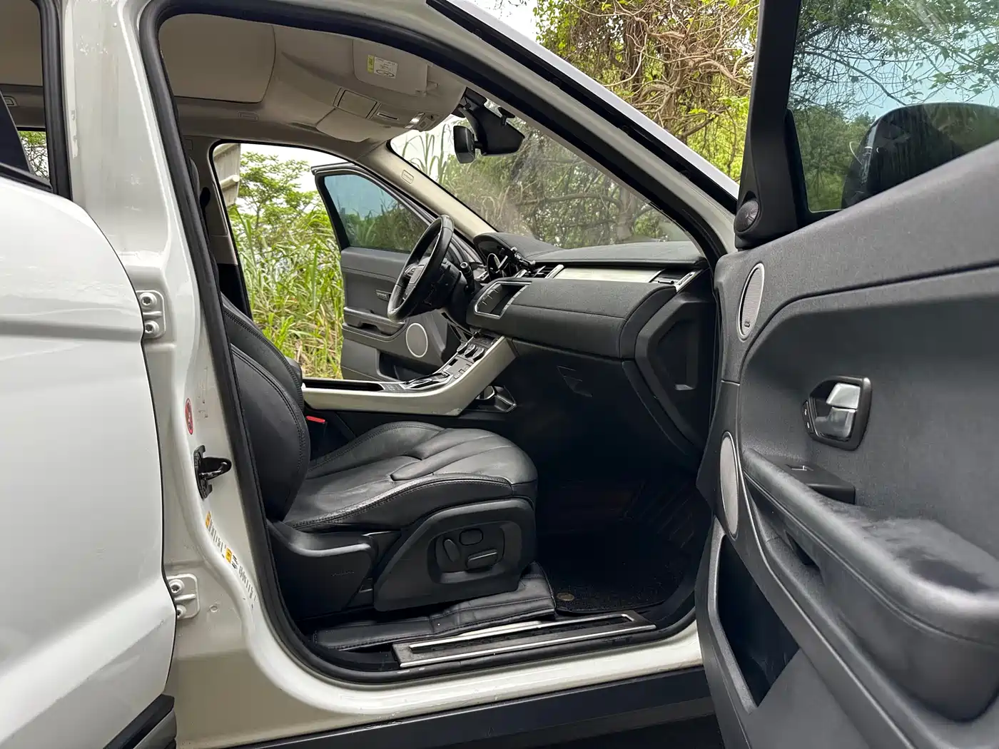 Land Rover Range Rover Evoque (Import) 2014 2.0T 5-door Brilliance Premium фото 28