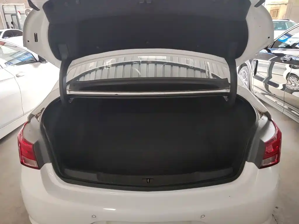 Фото 19 - Buick Verano