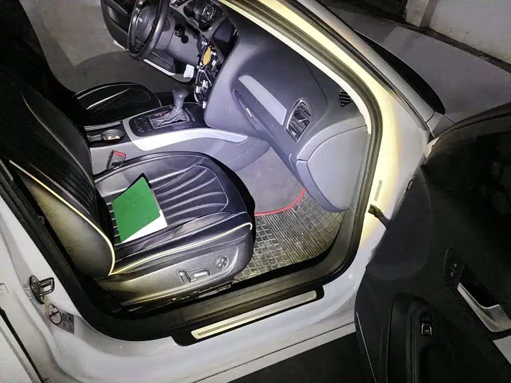 Фото 13 - Audi A4L