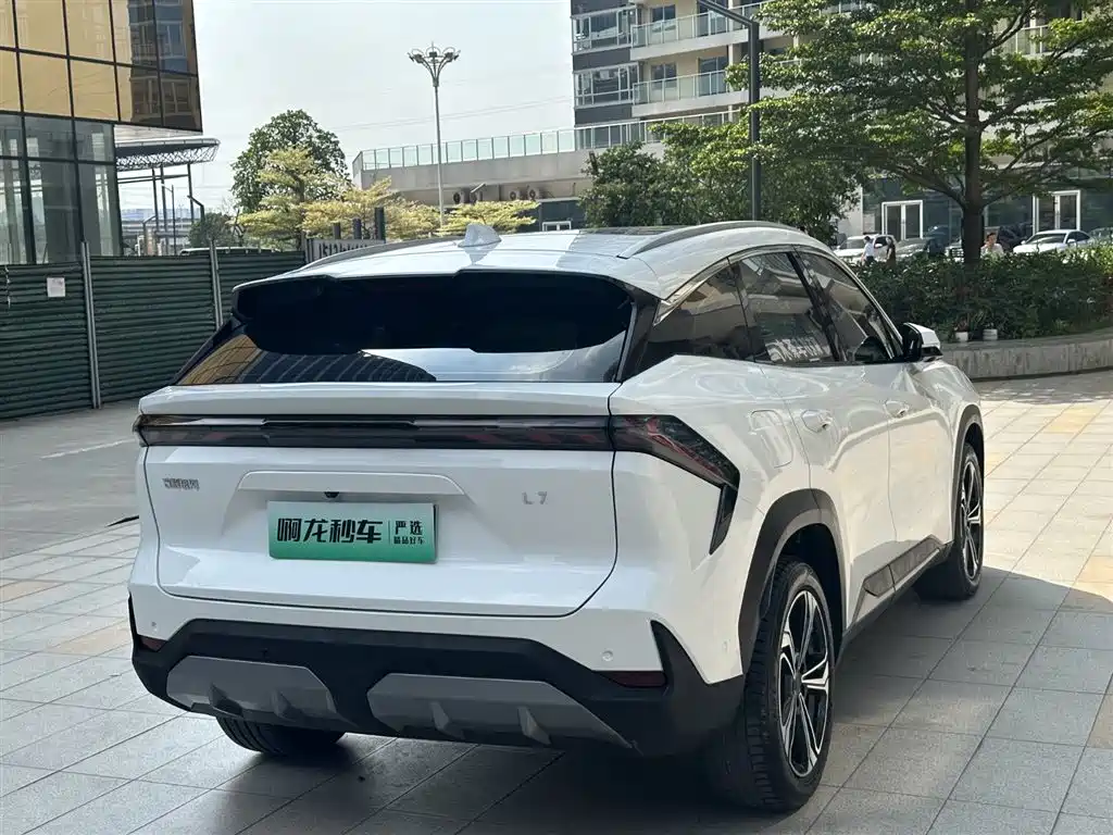 Geely Galaxy Galaxy L7 2023 Model 1.5T 115km Asian Games Phantom Edition фото 20