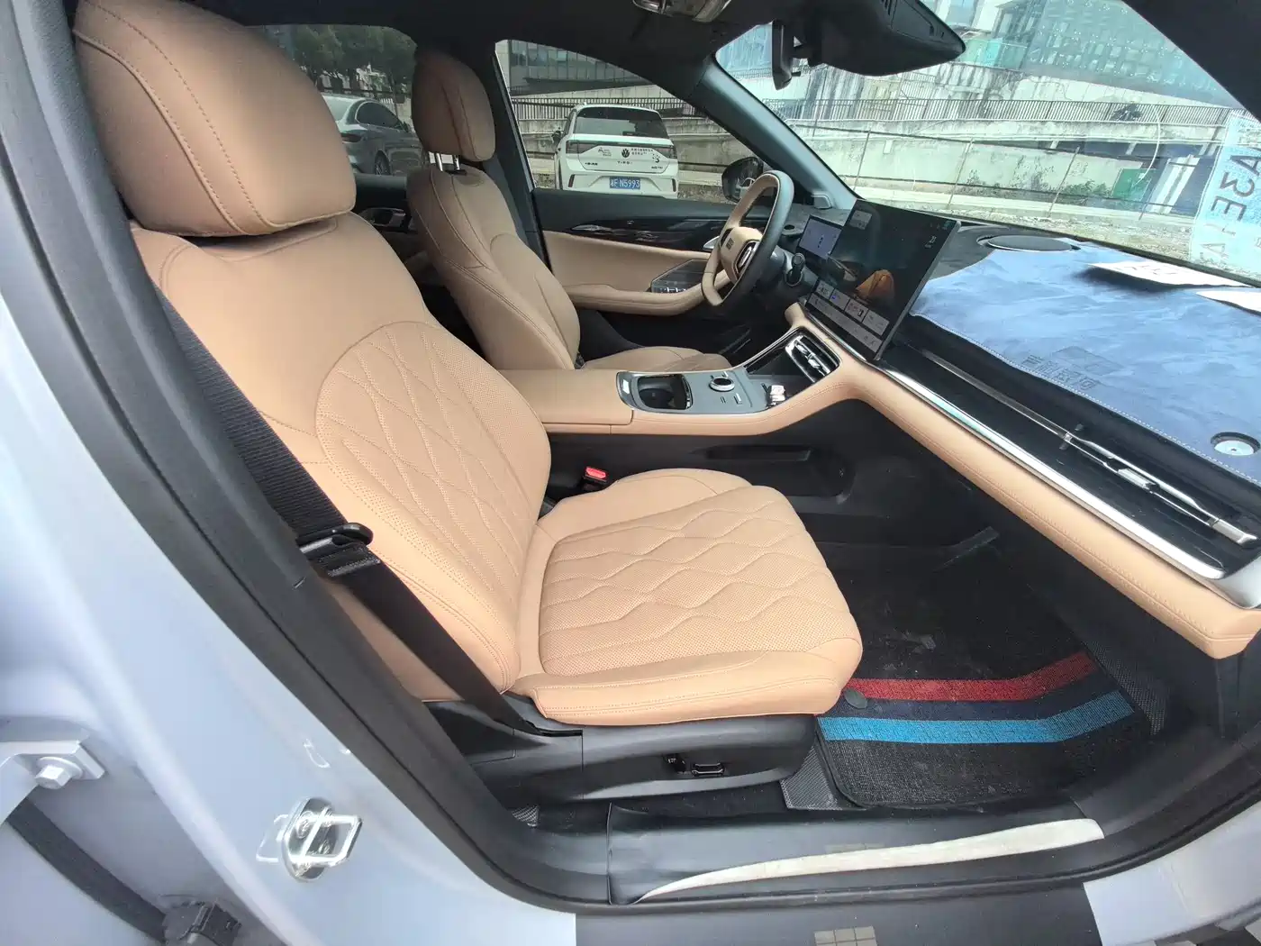 Geely Galaxy Galaxy A7 2025 EM-i 70km Explorer Edition фото 14