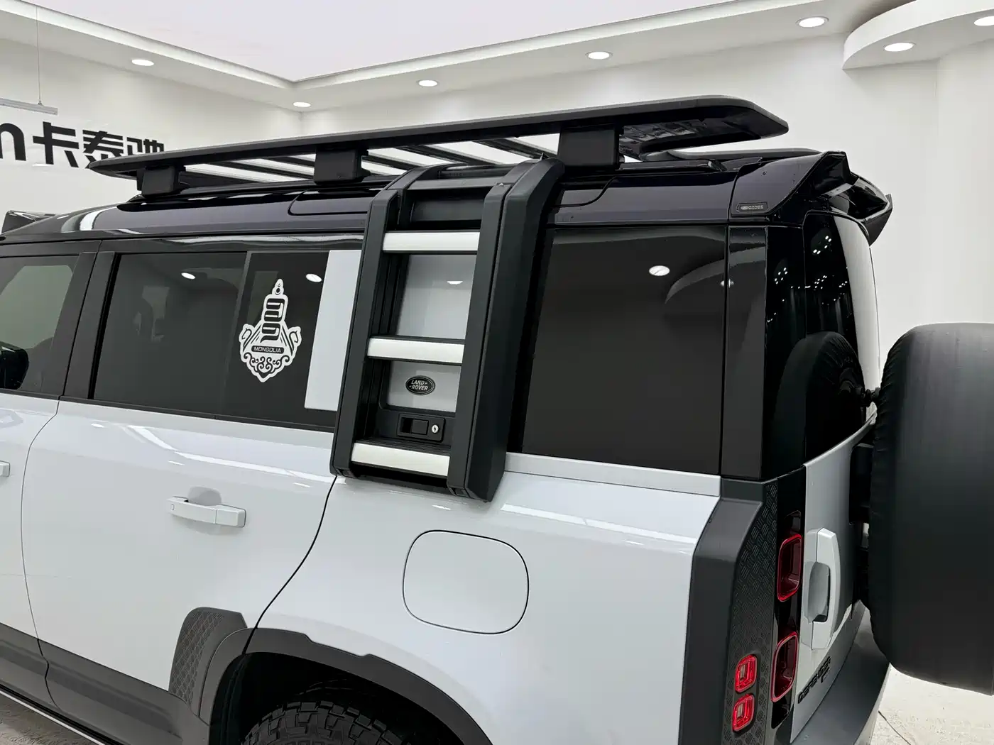 Land Rover Defender NEV 2022 110 P400e фото 26