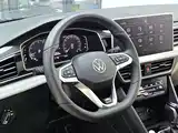Photo 11 - Volkswagen Tiguan L