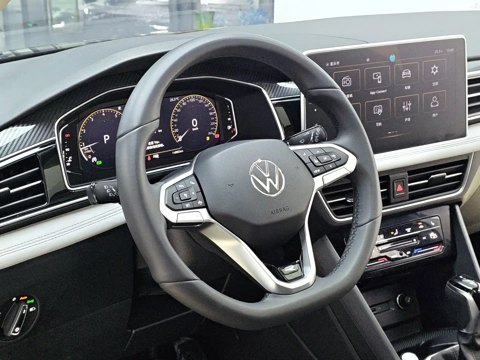 Photo 11 - Volkswagen Tiguan L