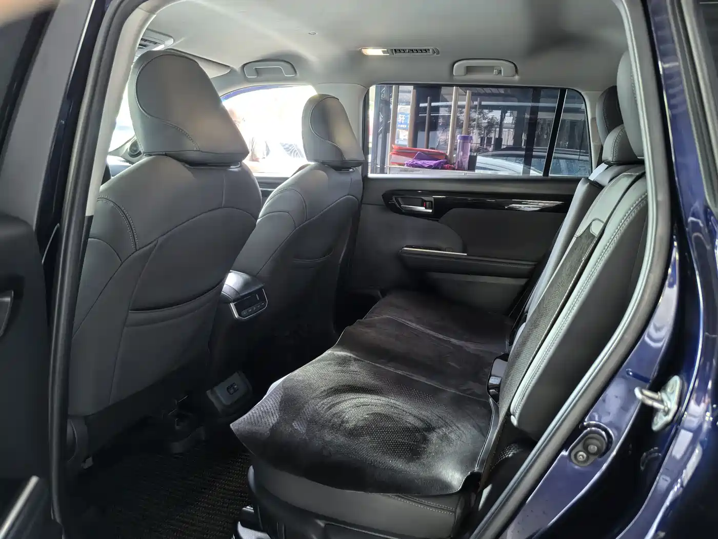 Photo 9 - Toyota Highlander