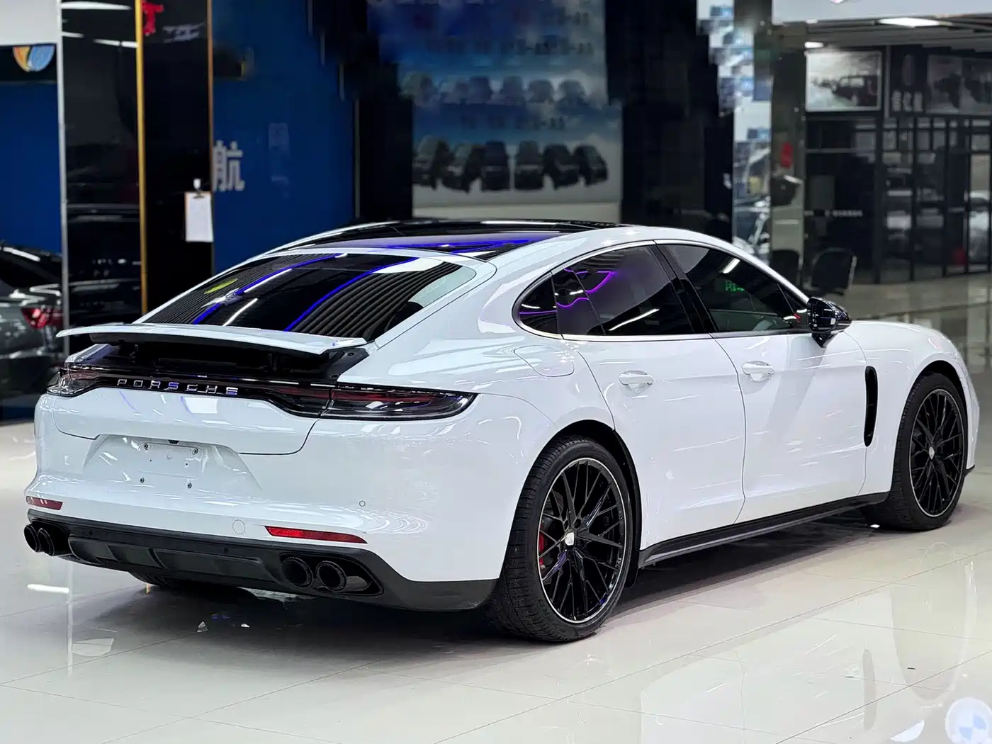 PORSCHE PANAMERA