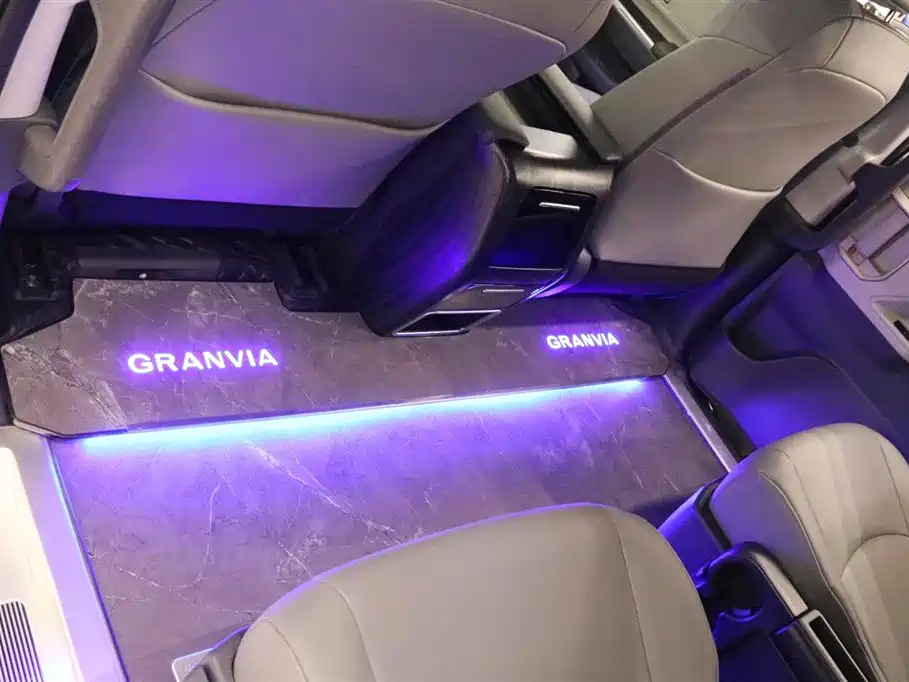 Toyota Granvia 2023 2.5L Hybrid Comfort Edition фото 17