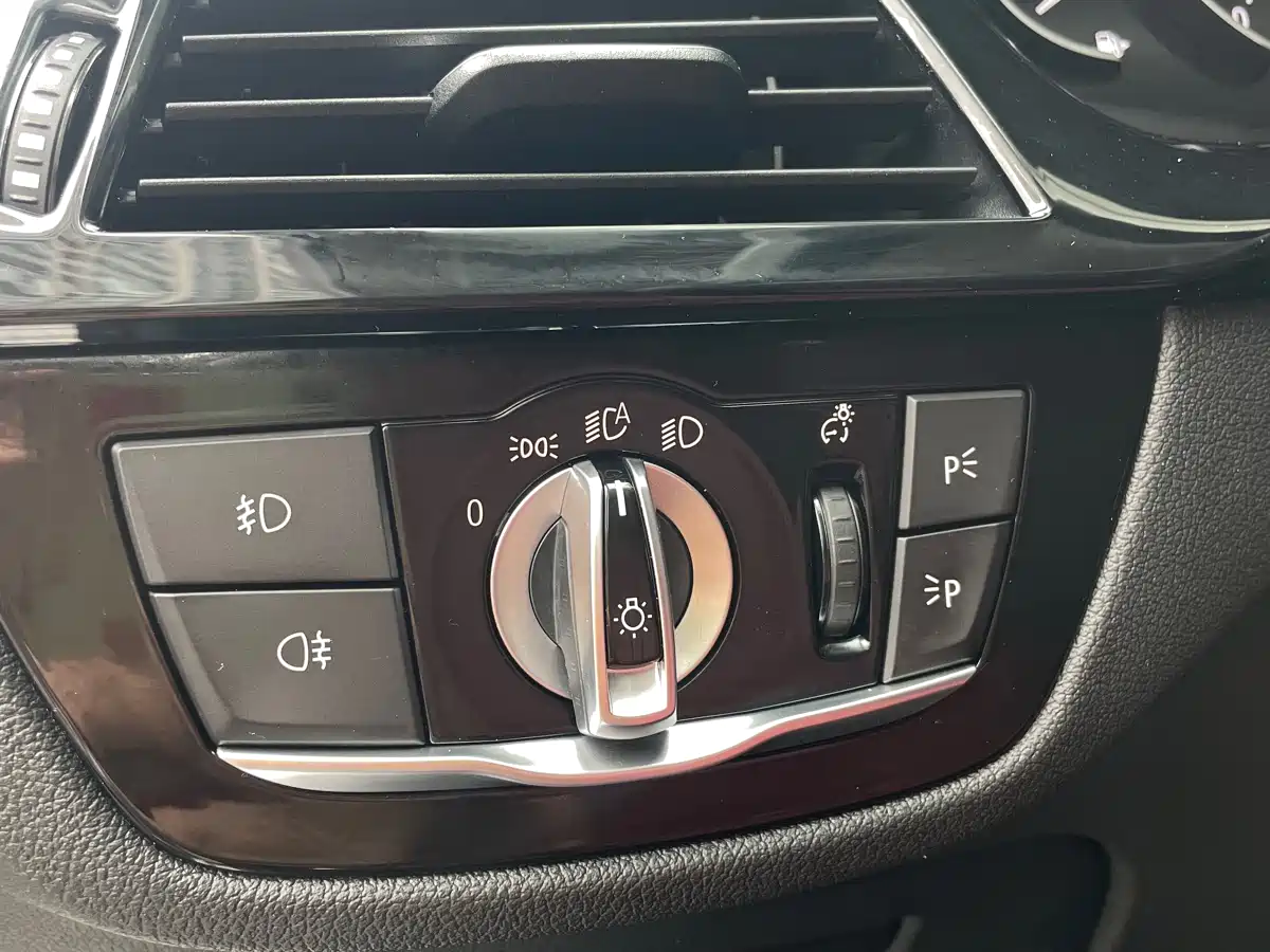 BMW 5 Series 2018 528Li Launch Special Edition фото 12