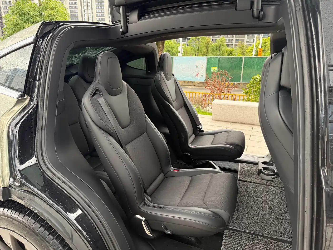 TESLA MODEL X