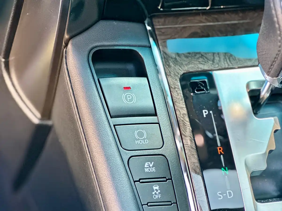 Toyota Alphard 2021 Hybrid 2.5L Premium фото 32