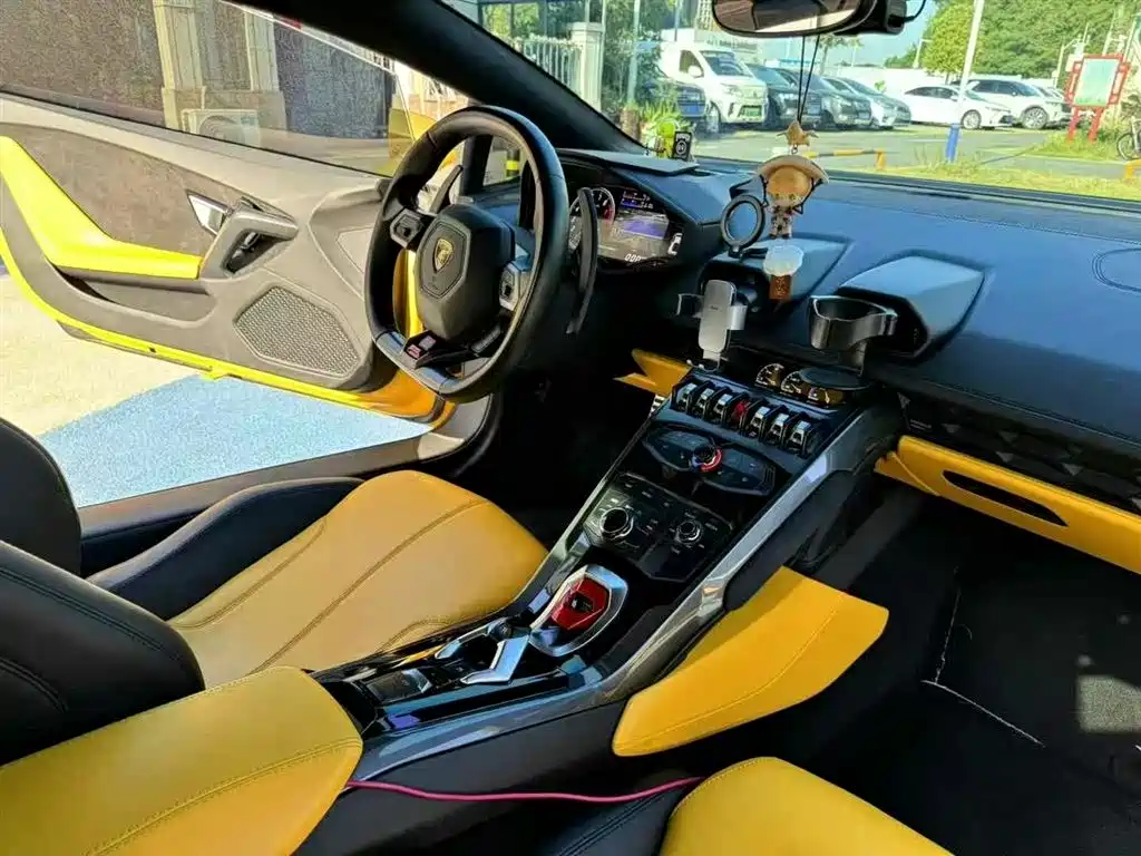 LAMBORGHINI HURACÁN