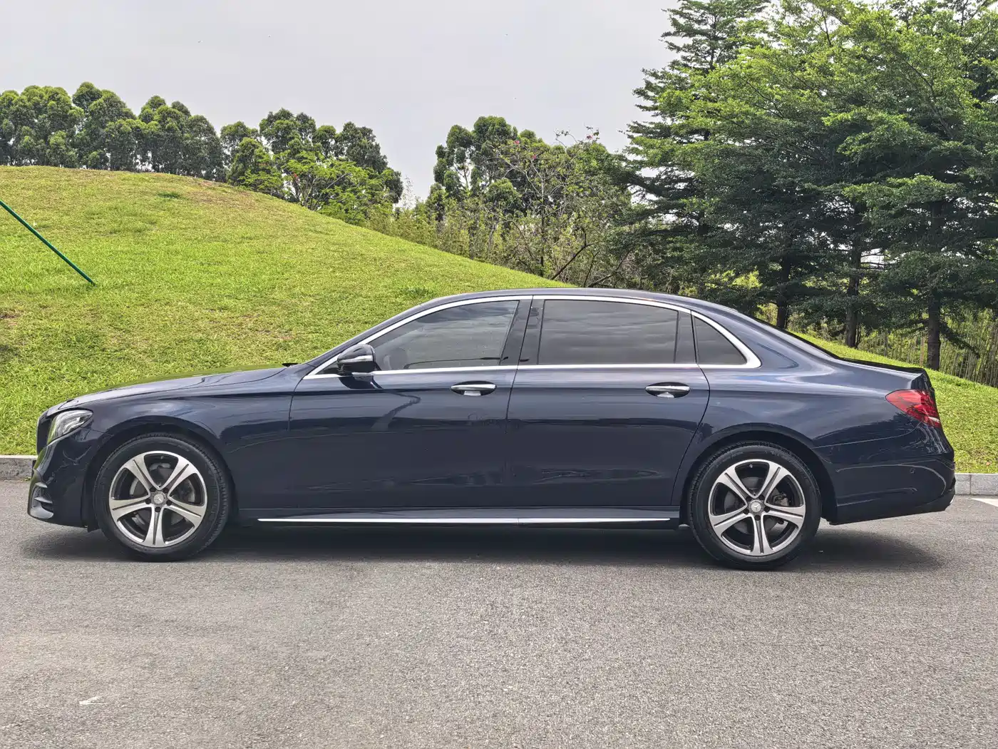 Mercedes-Benz E-Class 2016 E 200 L Sport Type фото 4