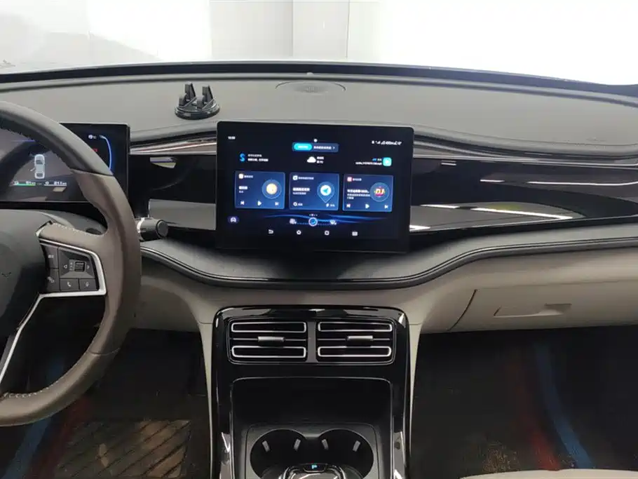 BYD Qin PLUS 2024 Glory Edition DM-i 55KM Leading фото 13