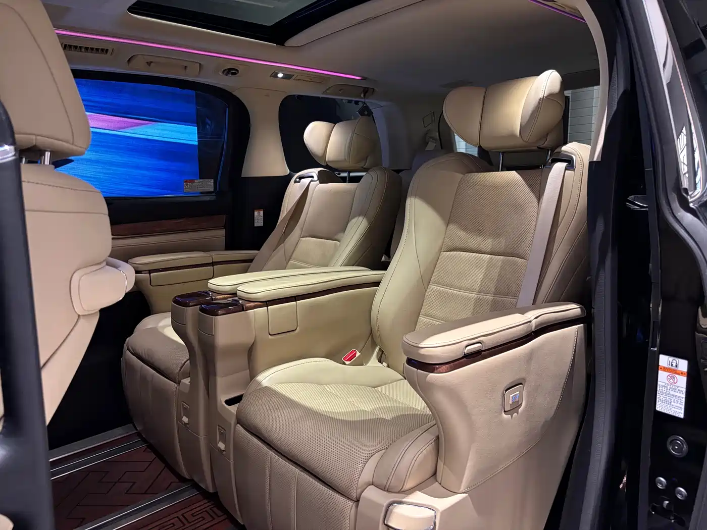 Toyota Alphard 2018 3.5L Premium фото 9