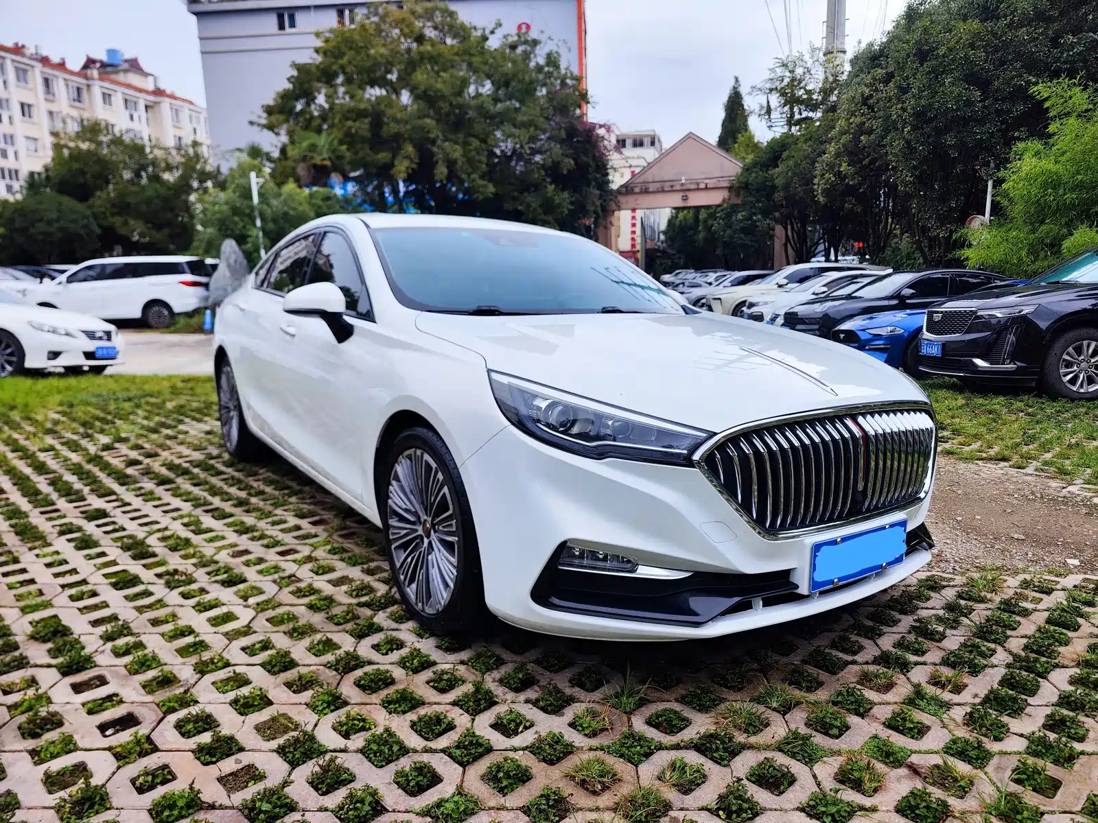 Фото 3 - Hongqi H5