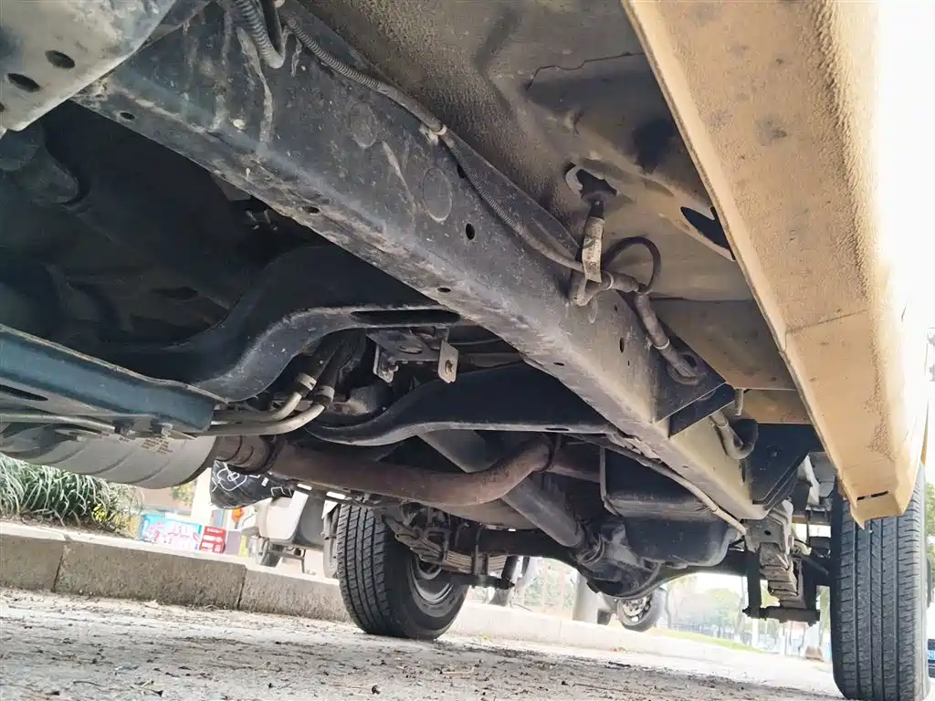 Isuzu Qingling Isuzu T17 2022 2021 3.0T Diesel 2WD Flatbed Truck Extended Wheelbase 4KH1CT6H1