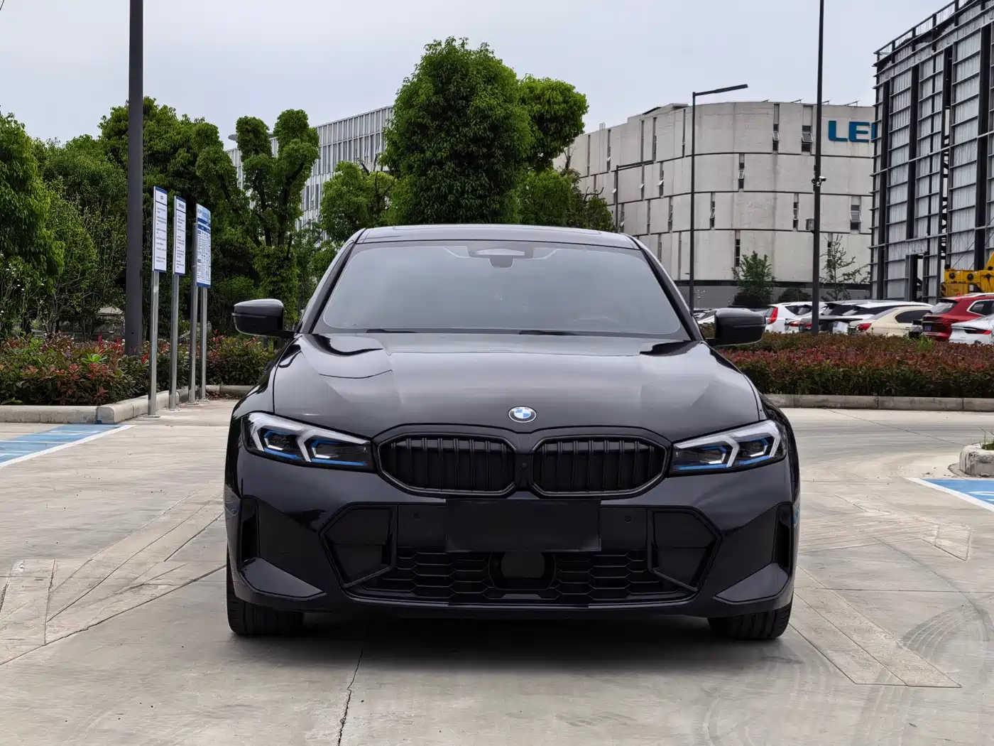 BMW 3 Series 2025 330Li Premium M Sport Night Edition фото 2