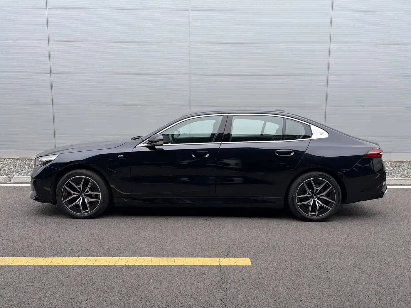 BMW i5 2025 eDrive 35L M Sport Package фото 5