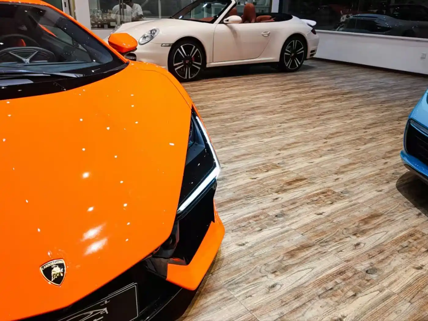 LAMBORGHINI REVUELTO