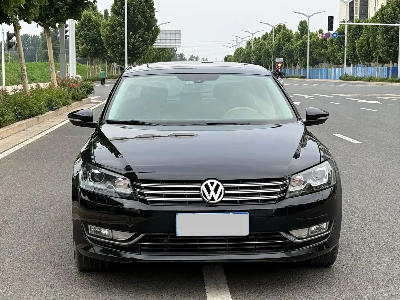 Volkswagen Passat 2014 1.8TSI DSG Luxury Navigation Edition фото 2