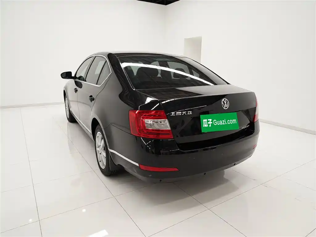 Škoda Octavia 2016 1.6L Automatic Pioneer Edition фото 5