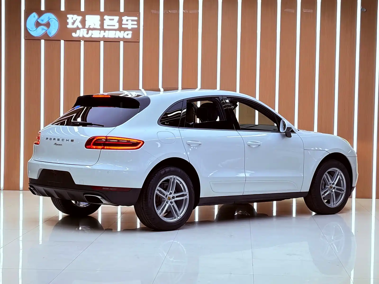 Фото 20 - Porsche Macan