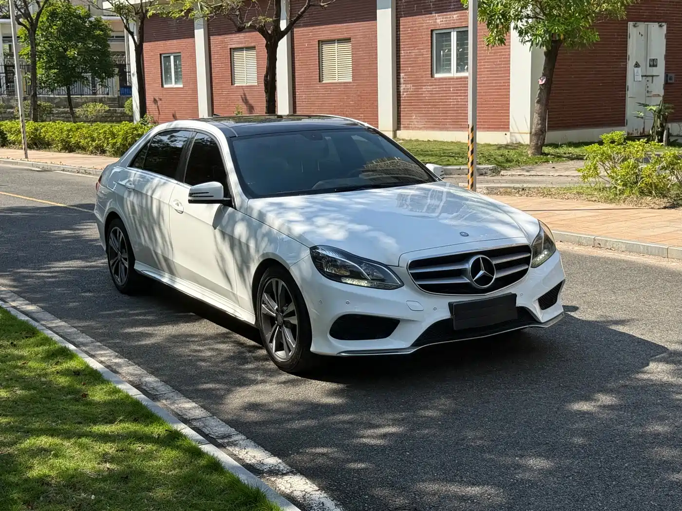 Mercedes-Benz E-Class 2015 Facelift E 200 L фото 3