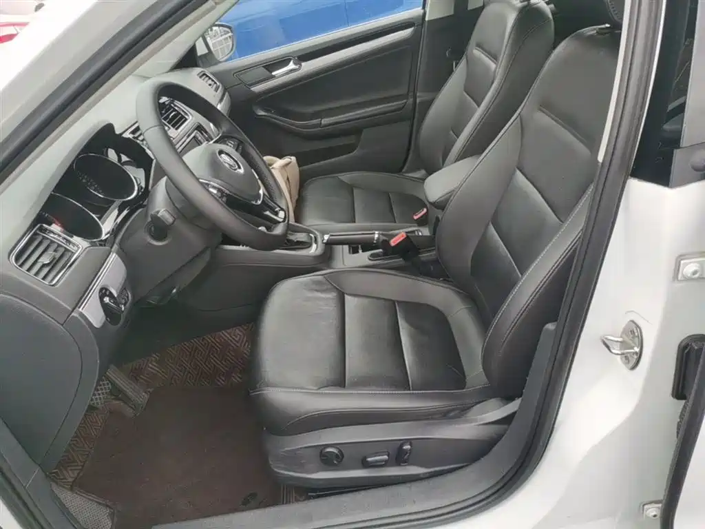 Volkswagen Sagitar 2018 280TSI DSG Spark Edition фото 15