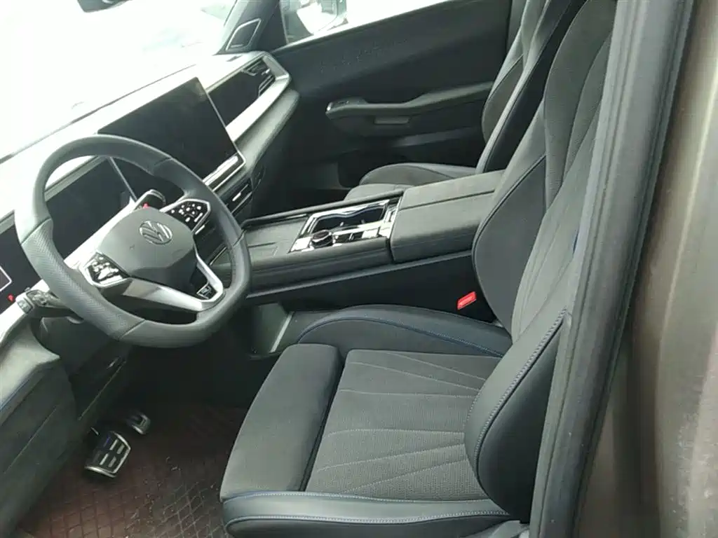 Volkswagen Teramont 2025 Teramont Pro 450TSI 4WD Summit Edition фото 15