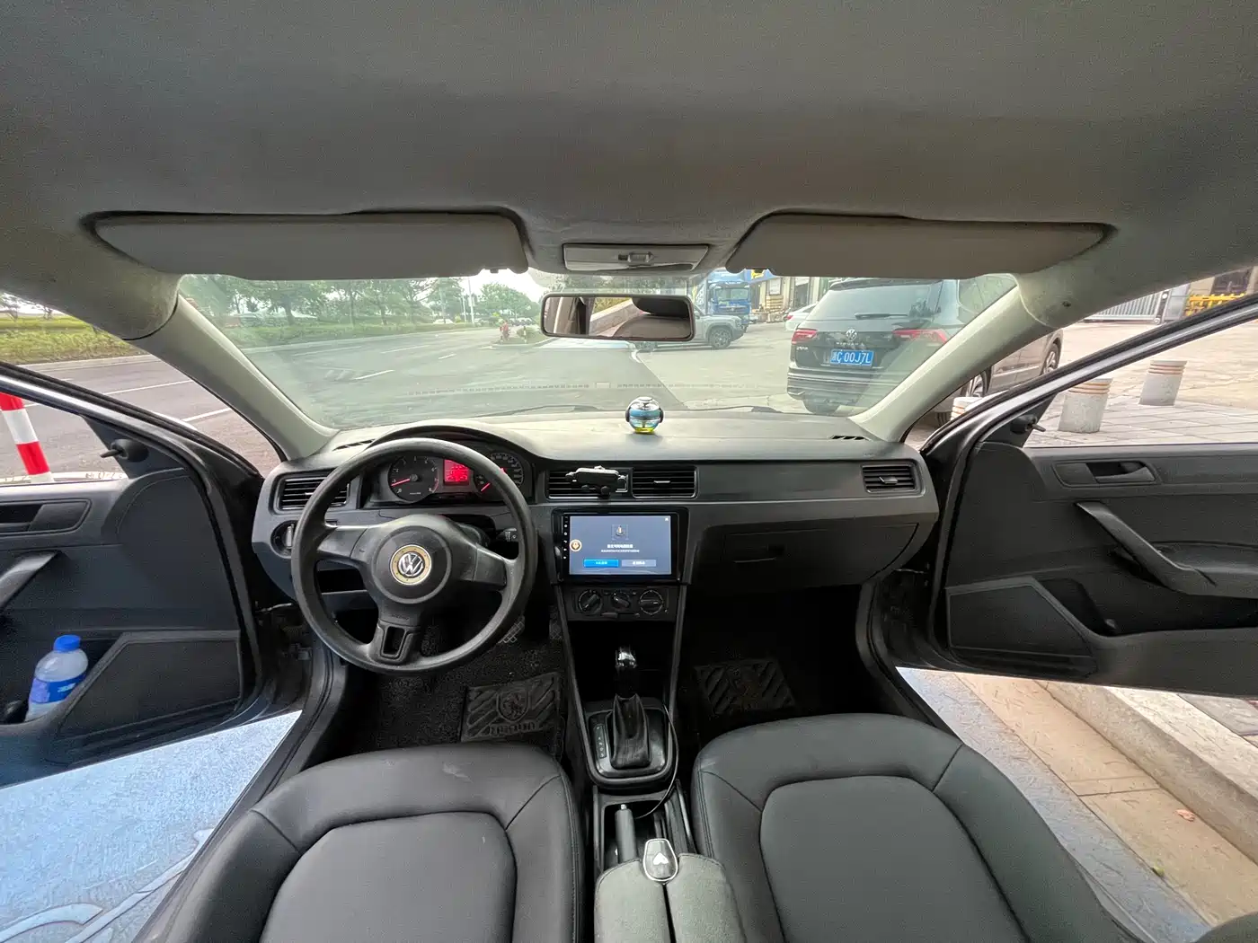 Volkswagen Santana 2013 Model 1.6L Automatic Luxury Edition фото 5