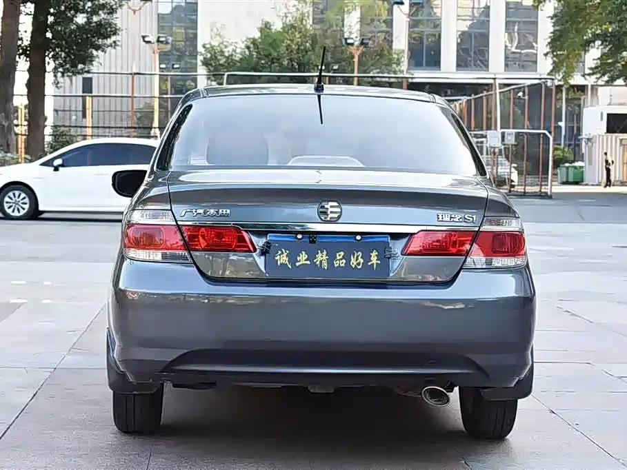 Everus S1 2012 2012 1.3L Automatic Comfort