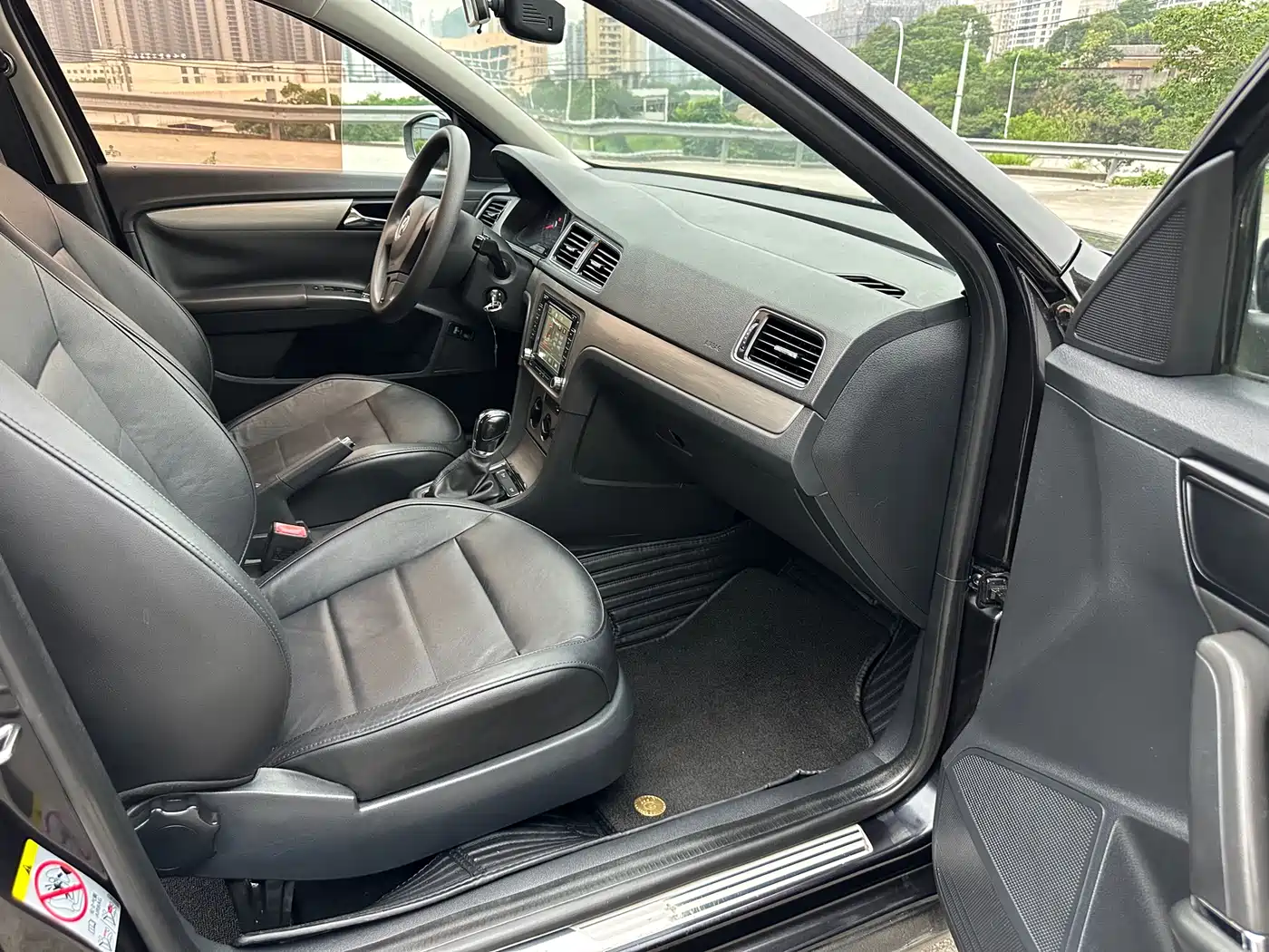 Volkswagen Lavida 2013 Facelift Classic 1.6L Automatic Comfort фото 10