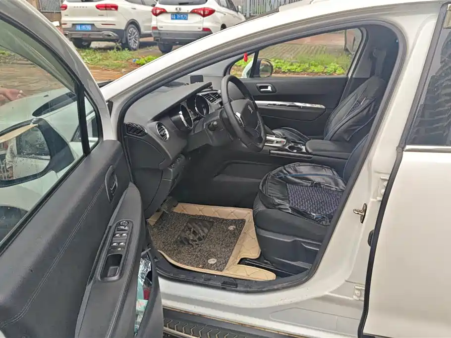 Peugeot 3008 2015 2.0L Automatic Classic Edition фото 9