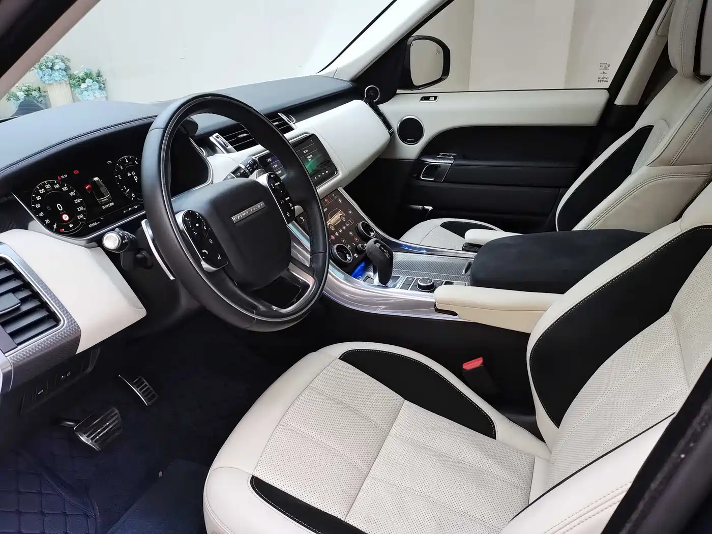 Land Rover Range Rover Sport 2022 3.0 L6 Indigo Flowing Light Edition фото 3