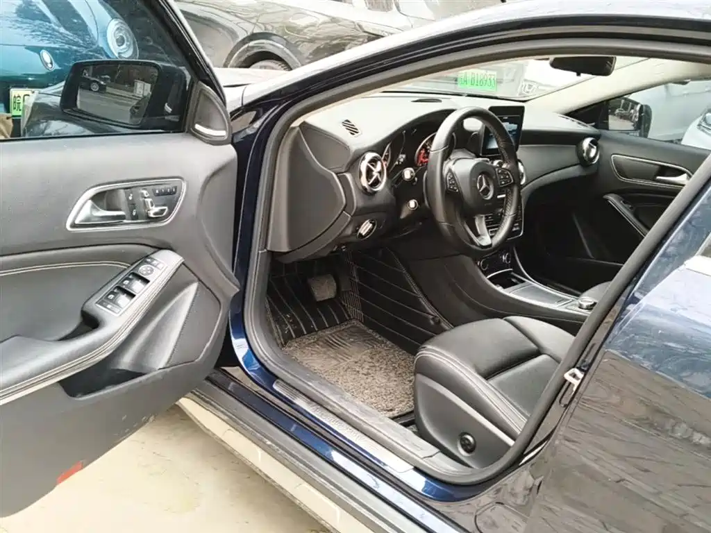 Mercedes-Benz GLA 2018 GLA 200 Fashion фото 12