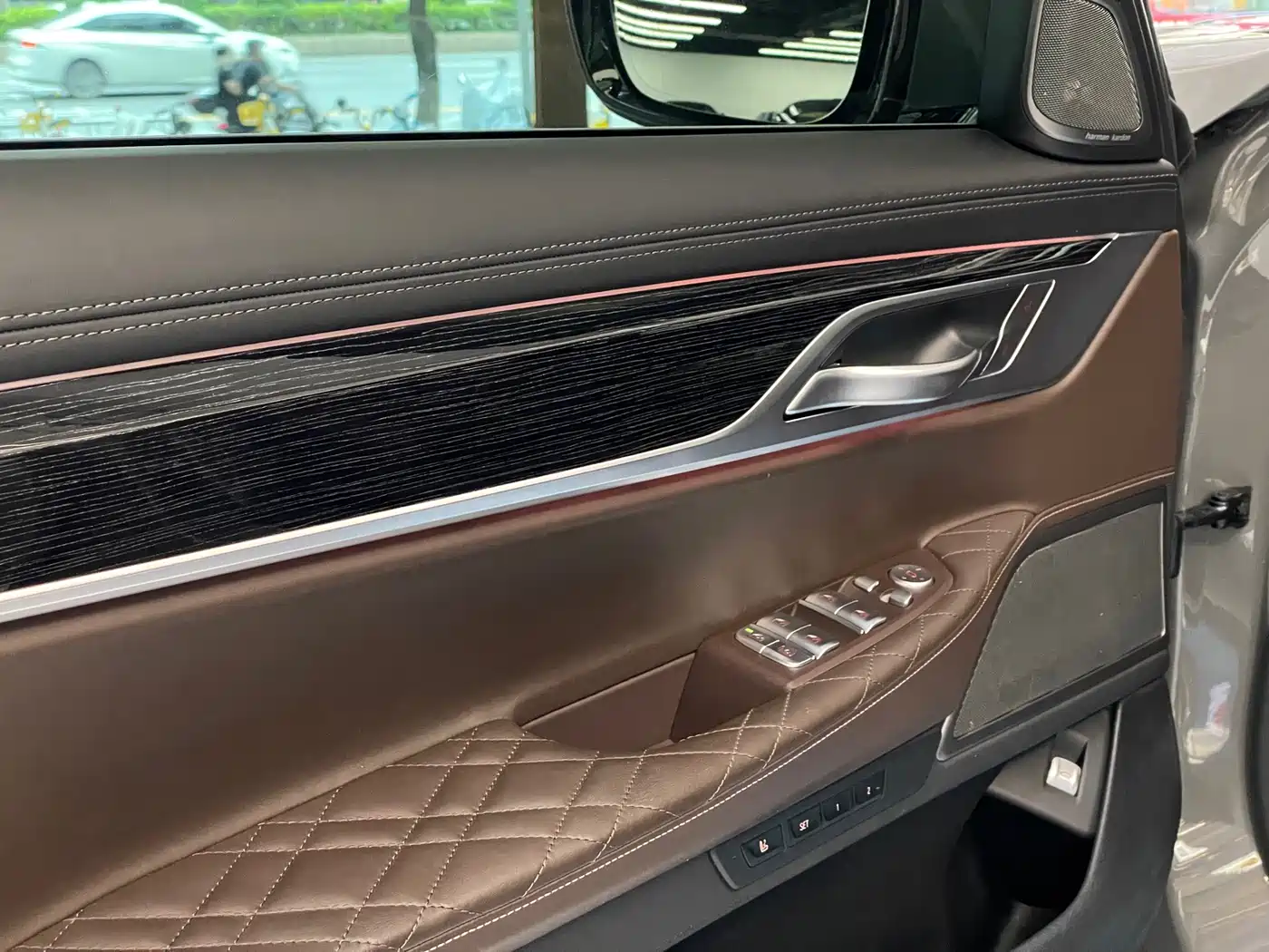BMW 7 Series 2021 Model 740Li Leading M Sport Package фото 20
