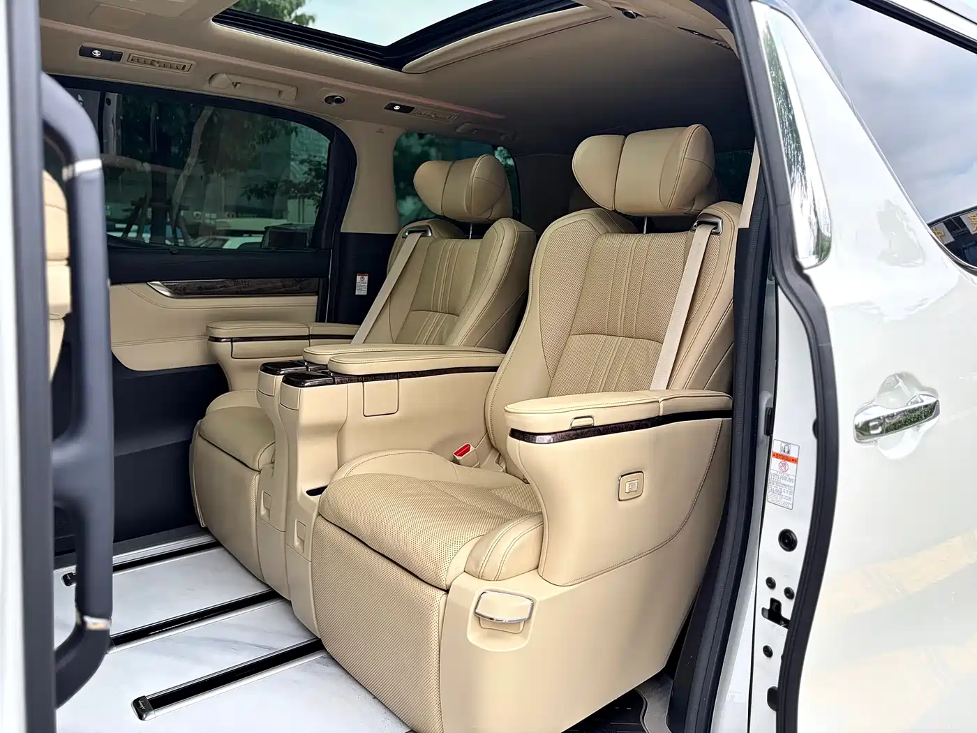 Toyota Alphard 2021 Hybrid 2.5L Premium фото 13