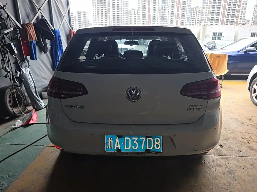 Volkswagen Golf 2017 230TSI Auto Comfort Millionth Anniversary Edition фото 10