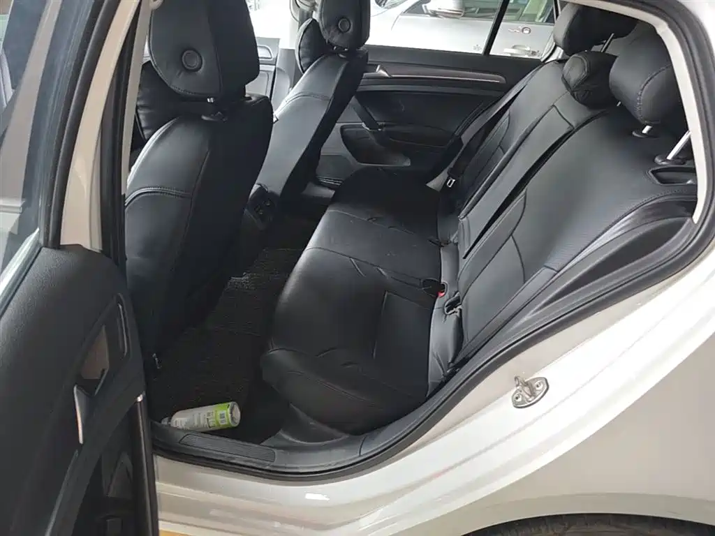 Volkswagen Golf 2017 230TSI Auto Comfort Millionth Anniversary Edition фото 24