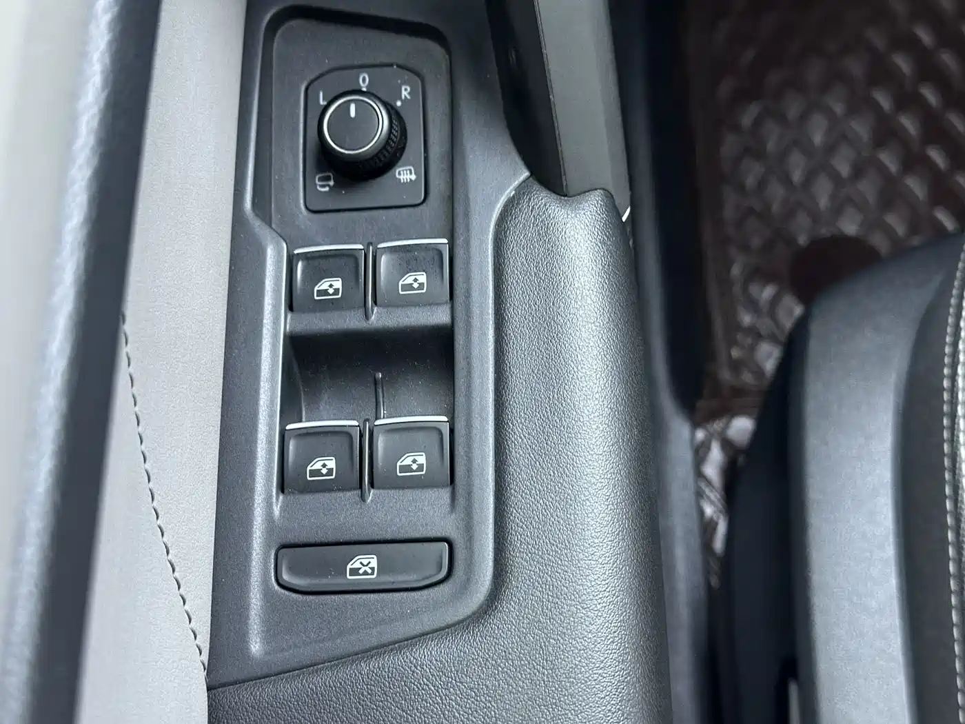 Volkswagen Tayron 2023 280TSI 2WD Luxury Plus Advanced Edition фото 17
