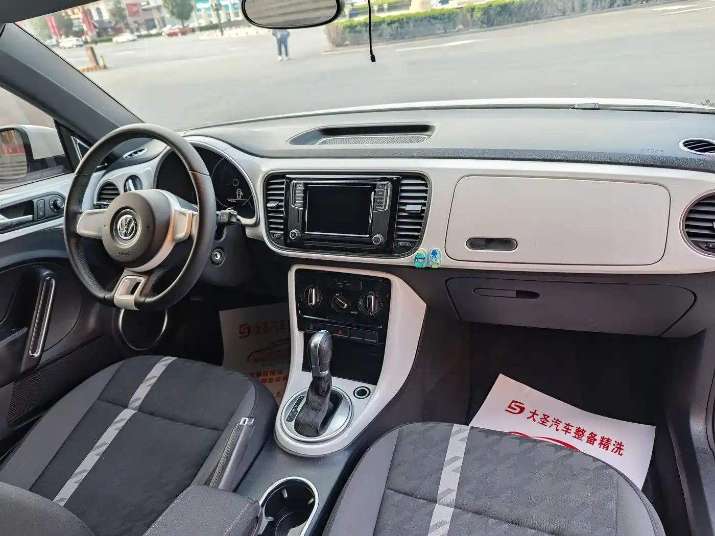 Volkswagen Beetle 2017 180TSI Enjoy фото 6