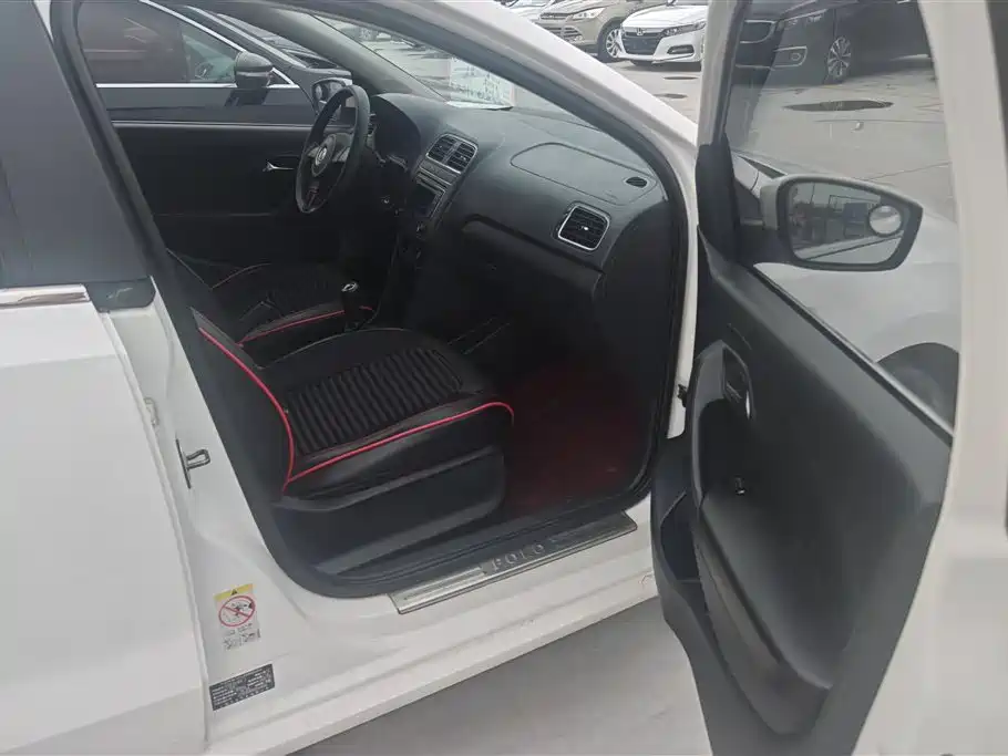 Volkswagen Polo 2013 1.4L Manual Comfort Edition фото 8