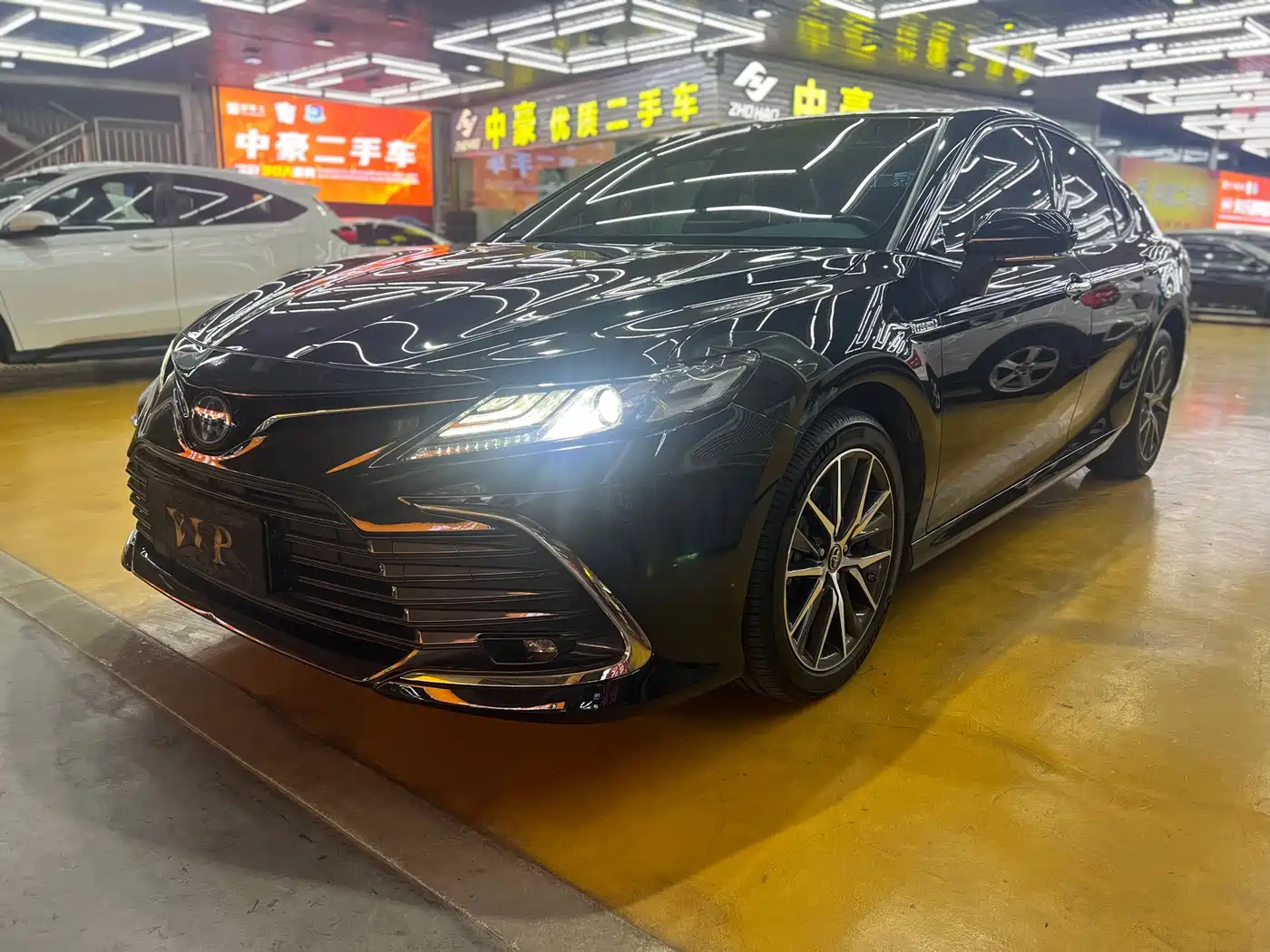 Toyota Camry 2021 Hybrid 2.5HG Luxury Edition фото 3