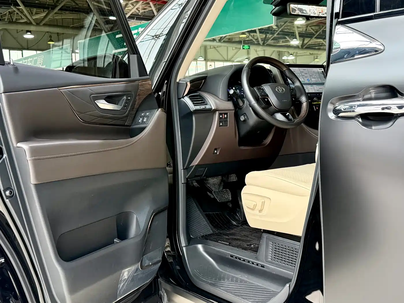 Toyota Alphard 2025 Hybrid 2.5L Prestige Gold Edition фото 12