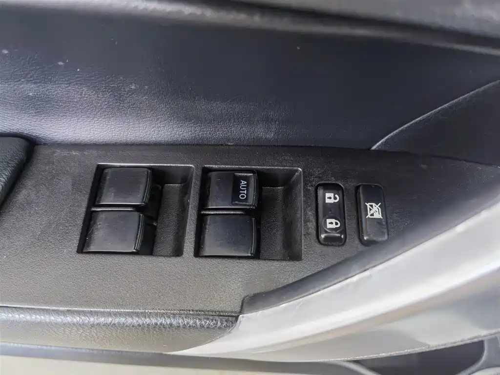 Toyota Corolla 2018 1.2T S-CVT GL-i Smart Shine Edition фото 9