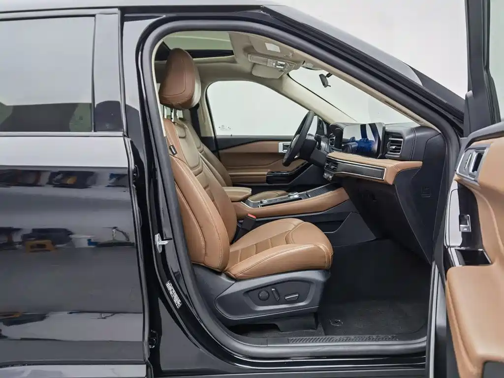 Фото 23 - Ford Explorer