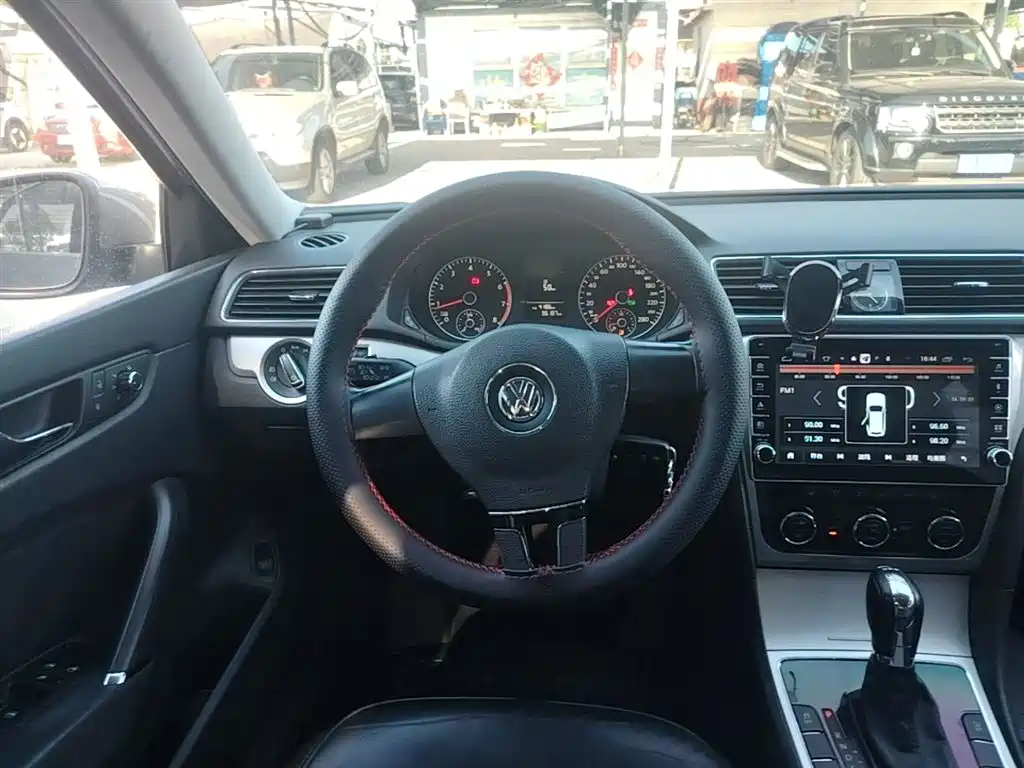 Volkswagen Passat 2014 1.8TSI DSG Luxury Edition фото 11
