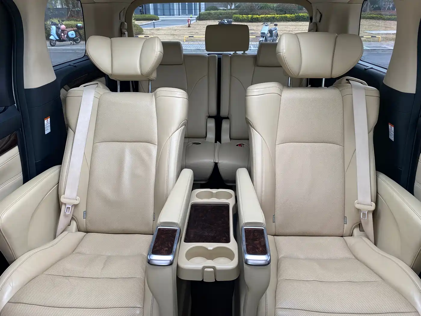 Toyota Alphard 2021 Hybrid 2.5L Luxury фото 7