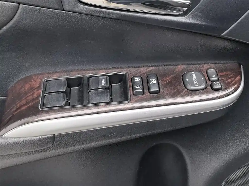 Toyota Camry 2016 2.5G 10th Anniversary Luxury Navigation Edition фото 9